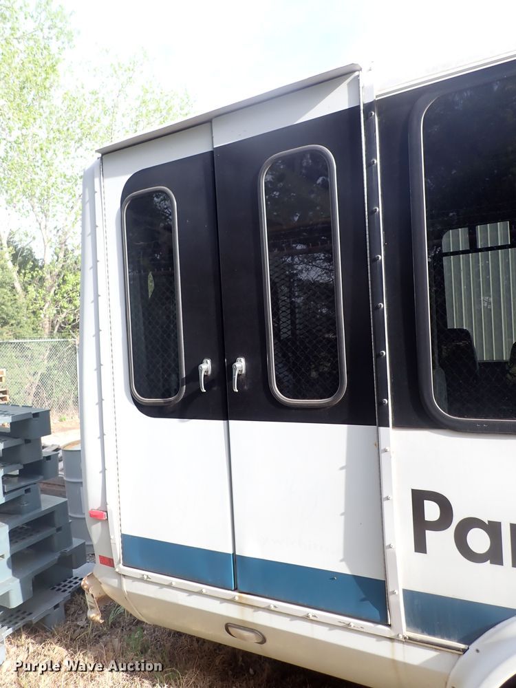 image for item DJ5617 2013 Ford E450 Super Duty  shuttle bus