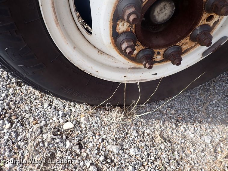 image for item DJ5617 2013 Ford E450 Super Duty  shuttle bus