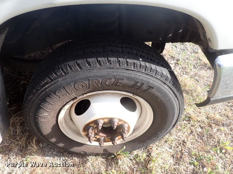 image for item DJ5617 2013 Ford E450 Super Duty  shuttle bus