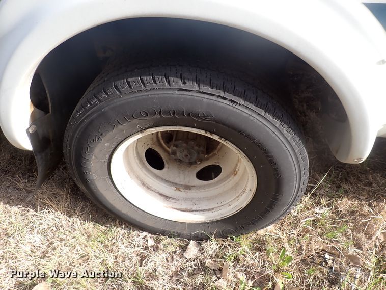 image for item DJ5617 2013 Ford E450 Super Duty  shuttle bus