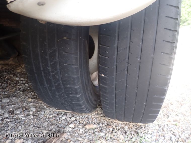 image for item DJ5617 2013 Ford E450 Super Duty  shuttle bus