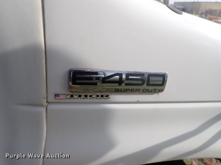 image for item DJ5617 2013 Ford E450 Super Duty  shuttle bus