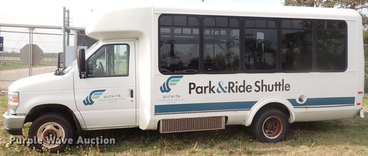 image for item DJ5618 2014 Ford E450 Super Duty  shuttle bus