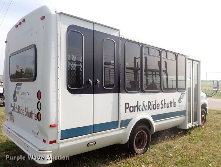 image for item DJ5618 2014 Ford E450 Super Duty  shuttle bus