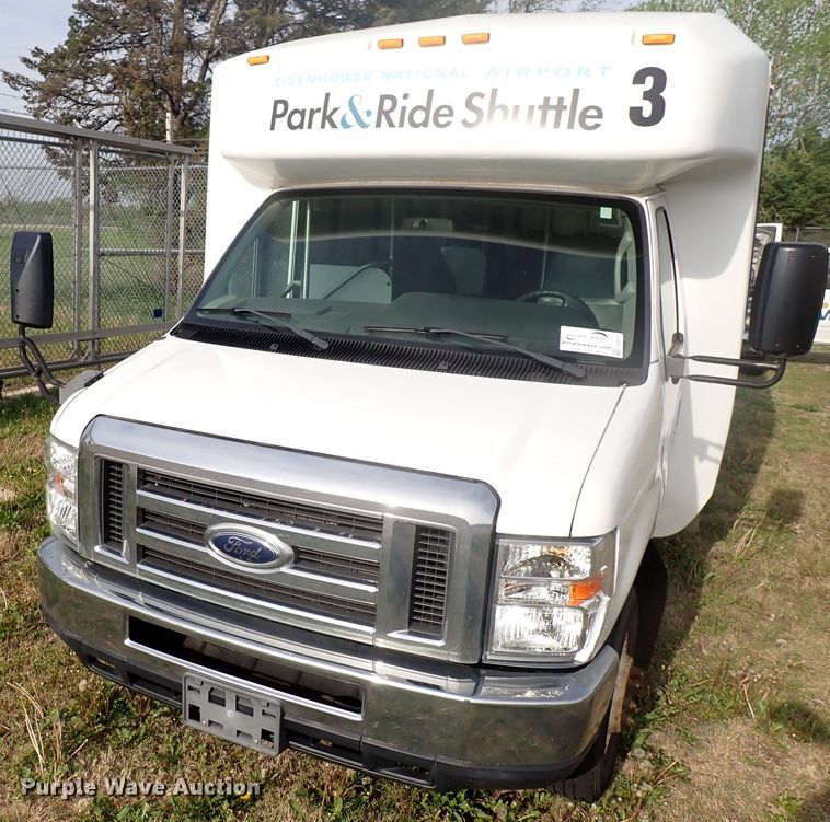 image for item DJ5618 2014 Ford E450 Super Duty  shuttle bus