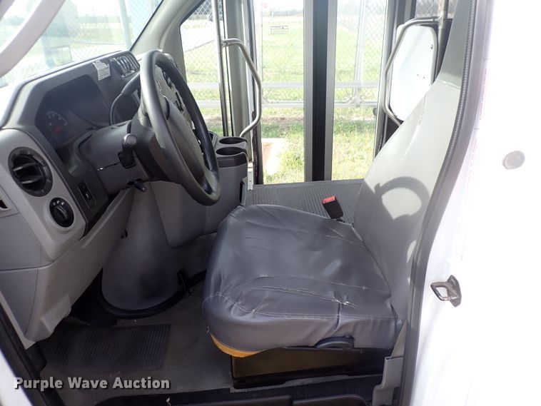 image for item DJ5618 2014 Ford E450 Super Duty  shuttle bus