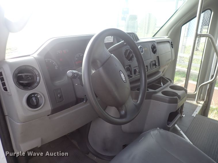 image for item DJ5618 2014 Ford E450 Super Duty  shuttle bus