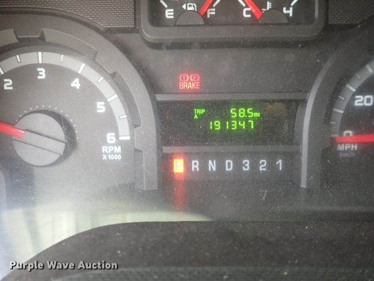 image for item DJ5618 2014 Ford E450 Super Duty  shuttle bus