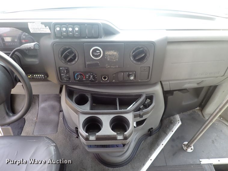 image for item DJ5618 2014 Ford E450 Super Duty  shuttle bus