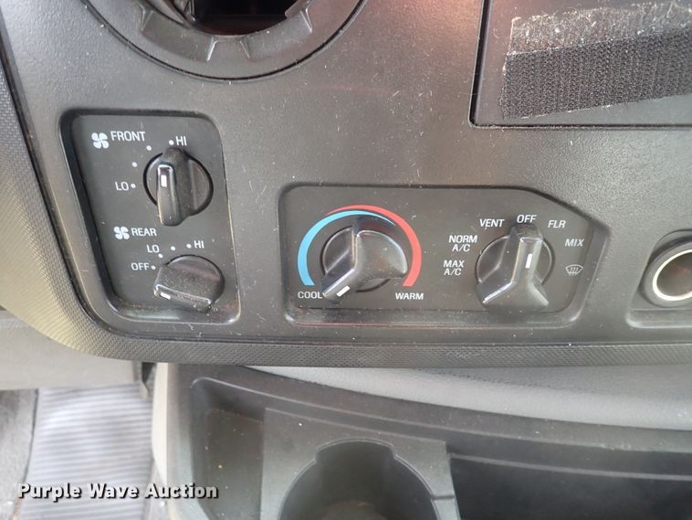 image for item DJ5618 2014 Ford E450 Super Duty  shuttle bus