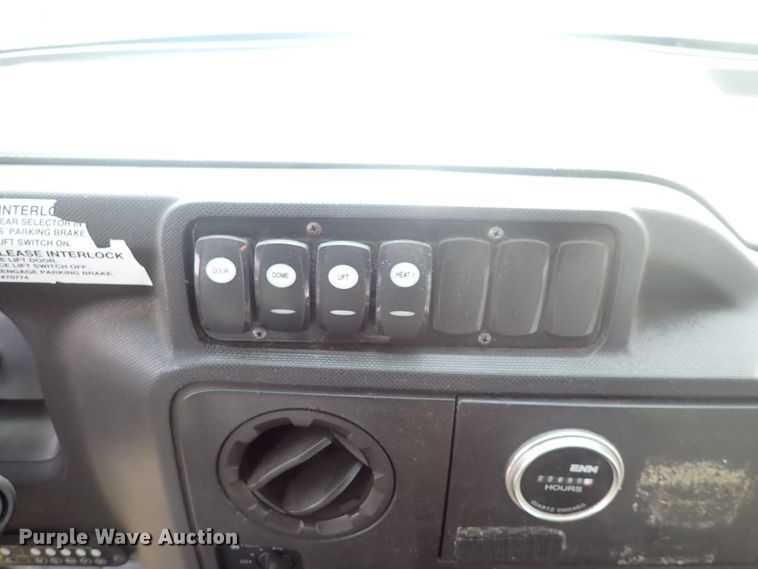 image for item DJ5618 2014 Ford E450 Super Duty  shuttle bus