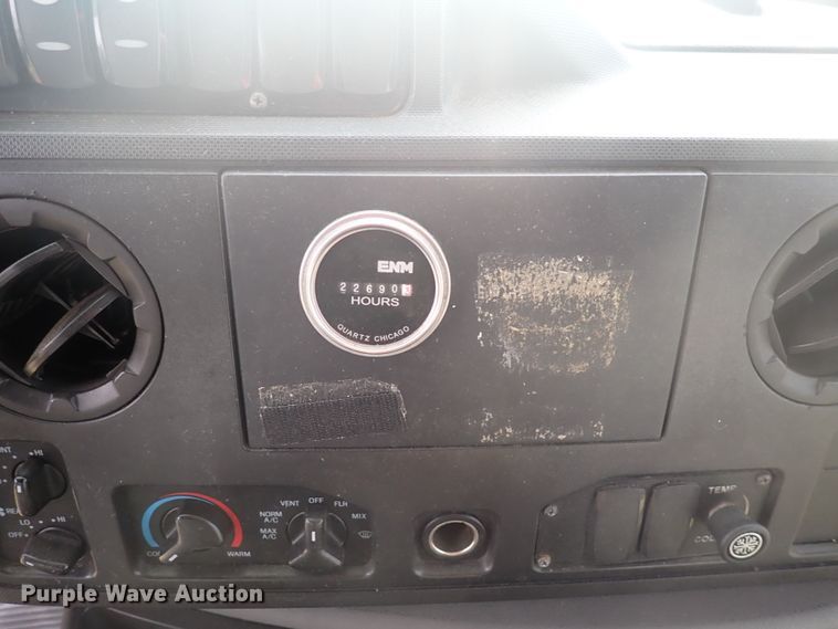 image for item DJ5618 2014 Ford E450 Super Duty  shuttle bus