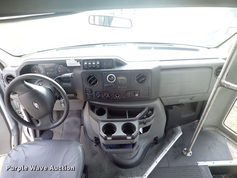 image for item DJ5618 2014 Ford E450 Super Duty  shuttle bus