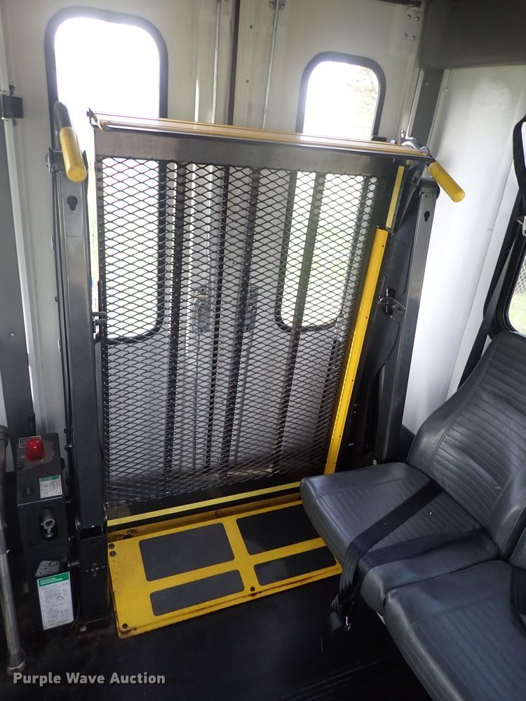 image for item DJ5618 2014 Ford E450 Super Duty  shuttle bus