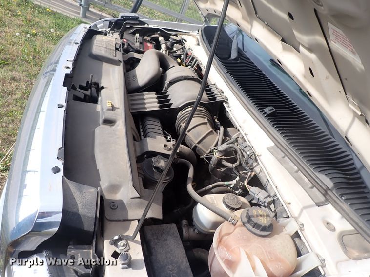 image for item DJ5618 2014 Ford E450 Super Duty  shuttle bus