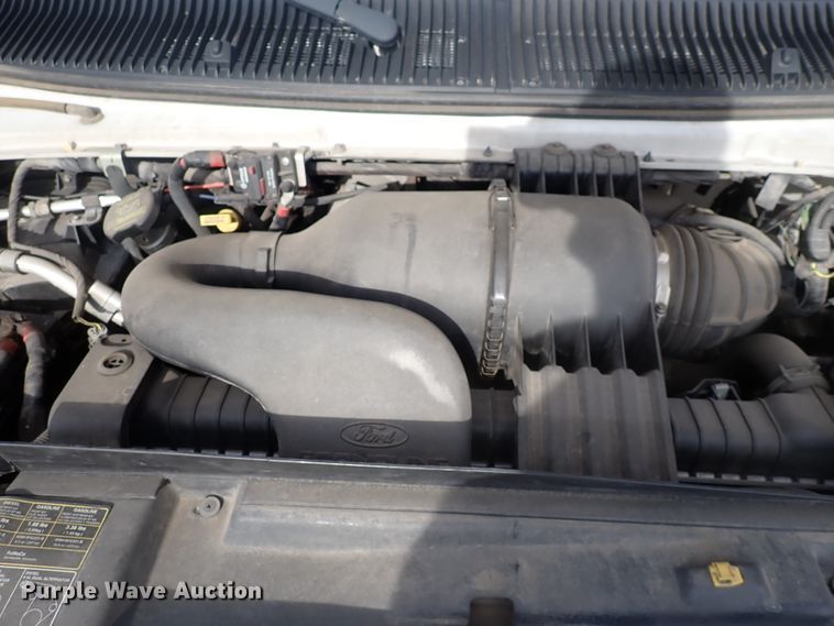 image for item DJ5618 2014 Ford E450 Super Duty  shuttle bus