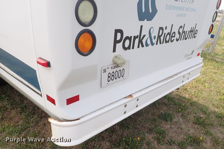 image for item DJ5618 2014 Ford E450 Super Duty  shuttle bus