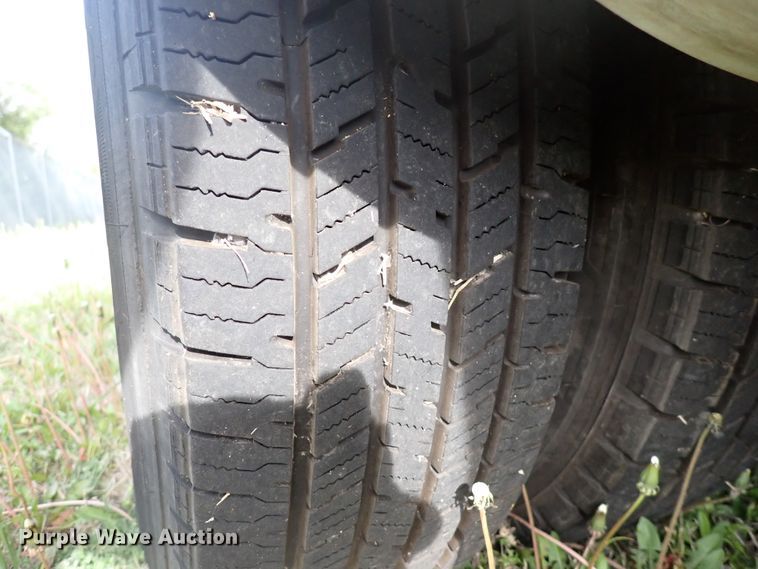 image for item DJ5618 2014 Ford E450 Super Duty  shuttle bus