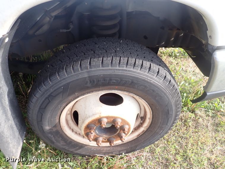 image for item DJ5618 2014 Ford E450 Super Duty  shuttle bus