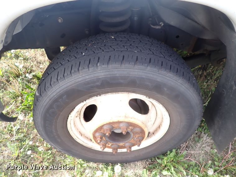 image for item DJ5618 2014 Ford E450 Super Duty  shuttle bus