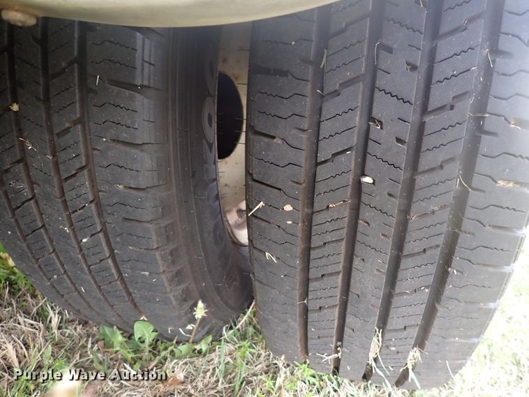 image for item DJ5618 2014 Ford E450 Super Duty  shuttle bus