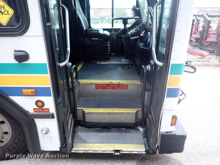 image for item DJ5625 2006 Gillig Phantom C29D096N4  transit bus