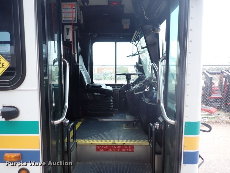 image for item DJ5625 2006 Gillig Phantom C29D096N4  transit bus