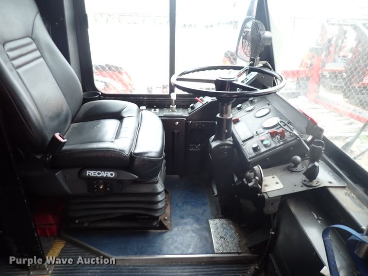 image for item DJ5625 2006 Gillig Phantom C29D096N4  transit bus