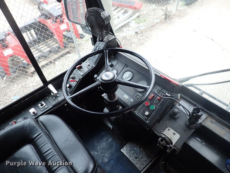 image for item DJ5625 2006 Gillig Phantom C29D096N4  transit bus