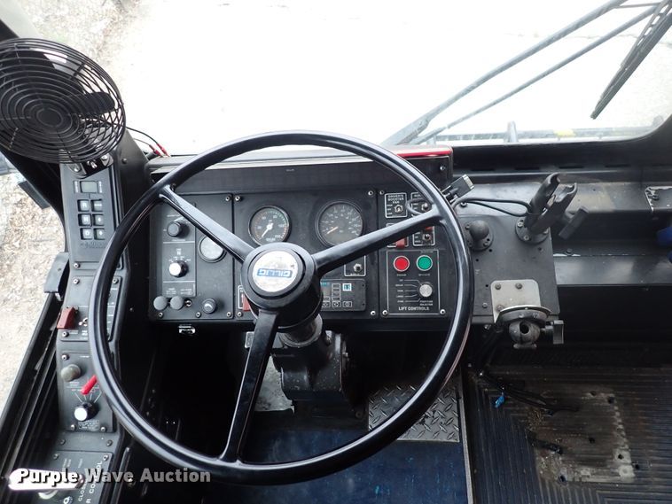 image for item DJ5625 2006 Gillig Phantom C29D096N4  transit bus