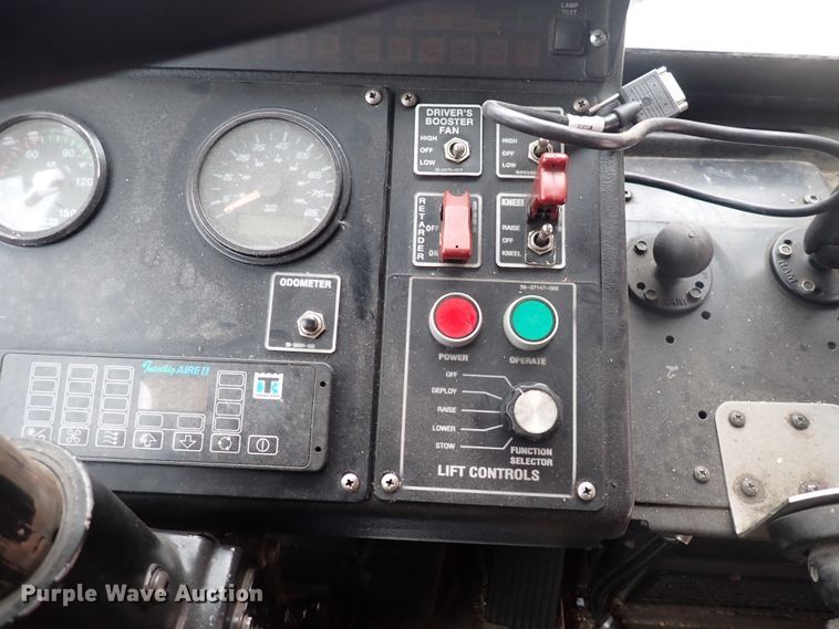 image for item DJ5625 2006 Gillig Phantom C29D096N4  transit bus