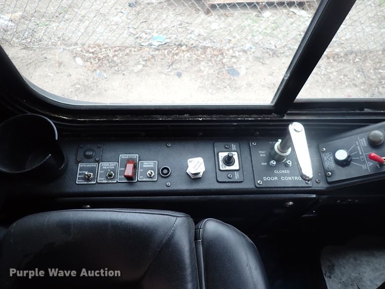 image for item DJ5625 2006 Gillig Phantom C29D096N4  transit bus