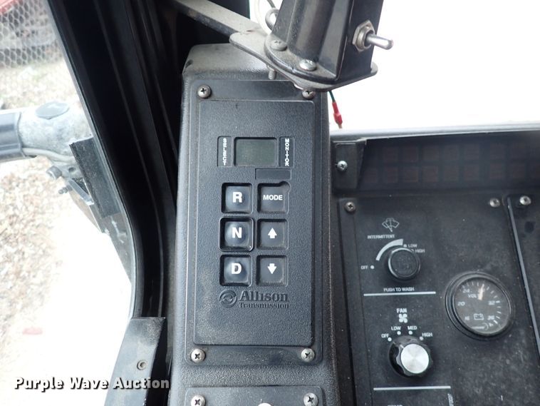 image for item DJ5625 2006 Gillig Phantom C29D096N4  transit bus