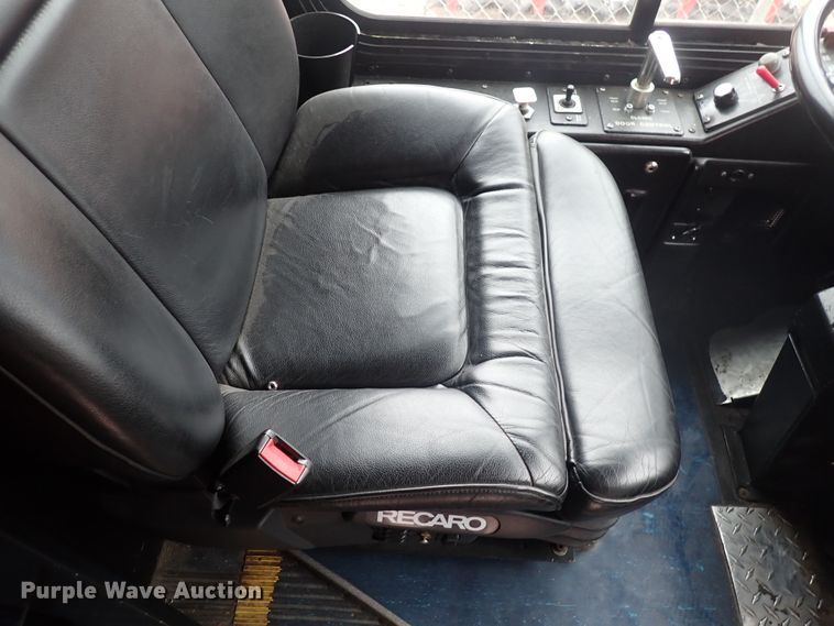 image for item DJ5625 2006 Gillig Phantom C29D096N4  transit bus