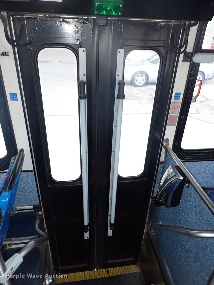 image for item DJ5625 2006 Gillig Phantom C29D096N4  transit bus