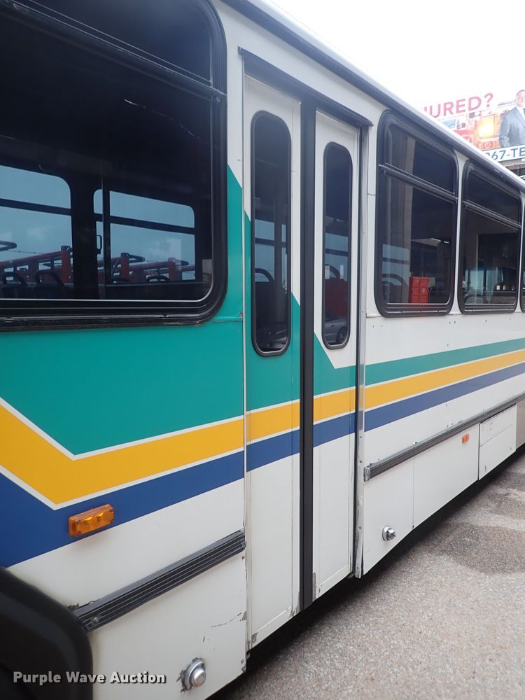 image for item DJ5625 2006 Gillig Phantom C29D096N4  transit bus