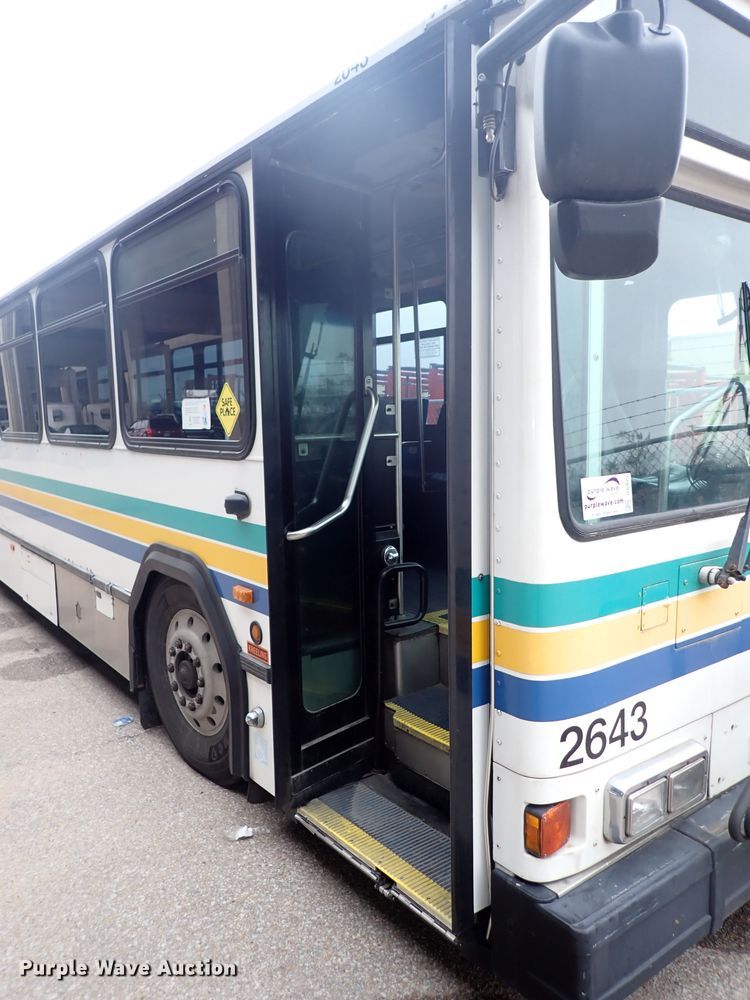 image for item DJ5625 2006 Gillig Phantom C29D096N4  transit bus