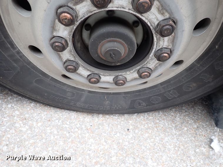 image for item DJ5625 2006 Gillig Phantom C29D096N4  transit bus