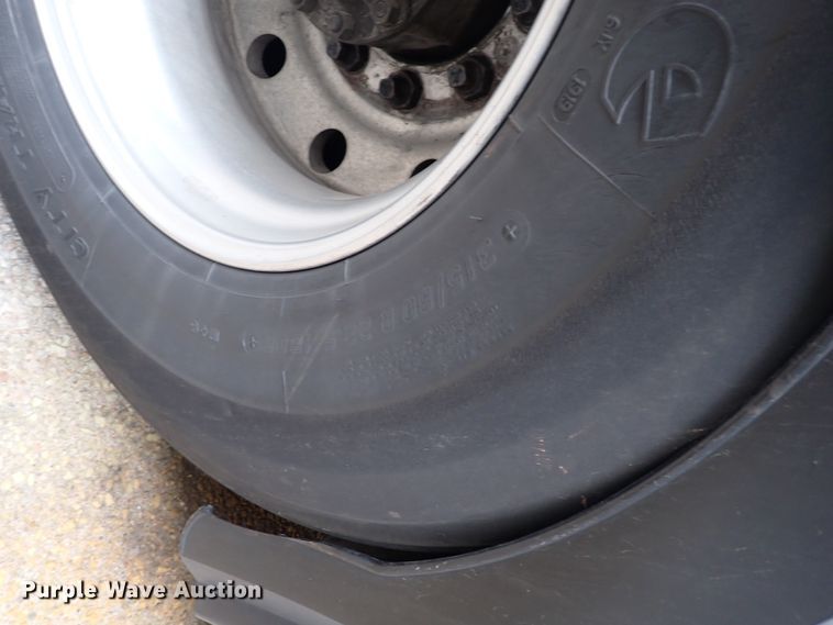 image for item DJ5625 2006 Gillig Phantom C29D096N4  transit bus