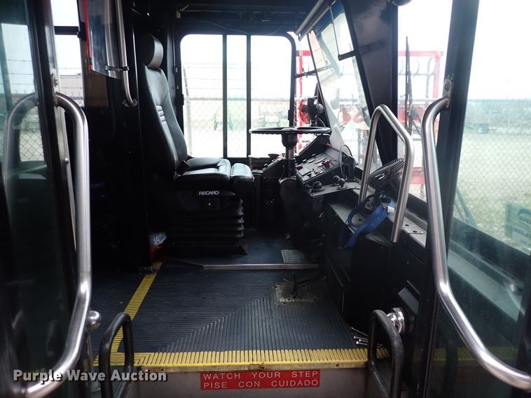 image for item DJ5626 2006 Gillig Phantom C29D096N4  transit bus