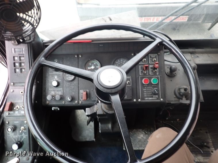 image for item DJ5626 2006 Gillig Phantom C29D096N4  transit bus