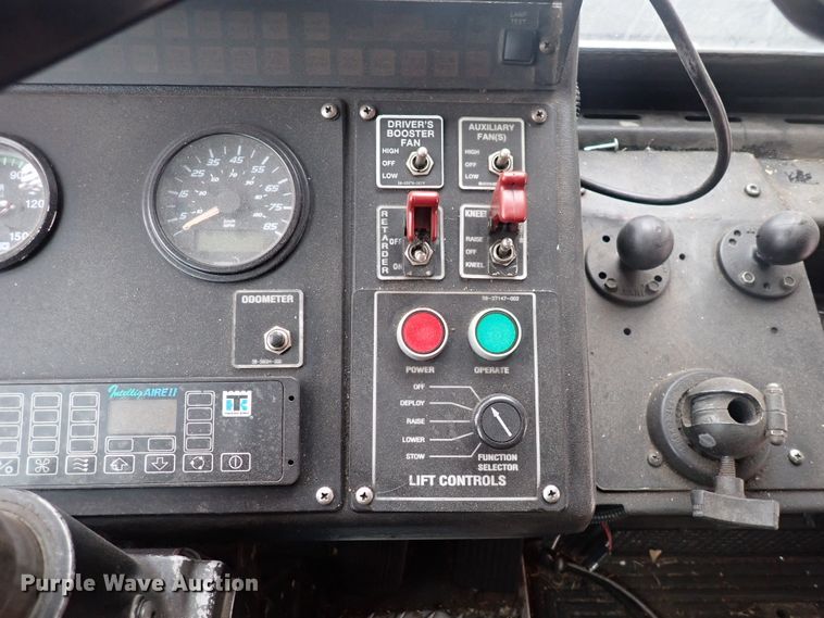 image for item DJ5626 2006 Gillig Phantom C29D096N4  transit bus