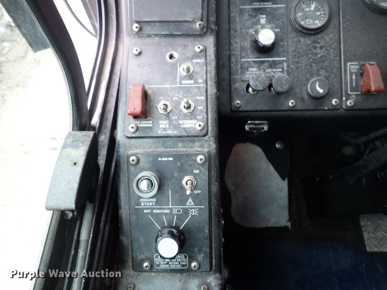 image for item DJ5626 2006 Gillig Phantom C29D096N4  transit bus