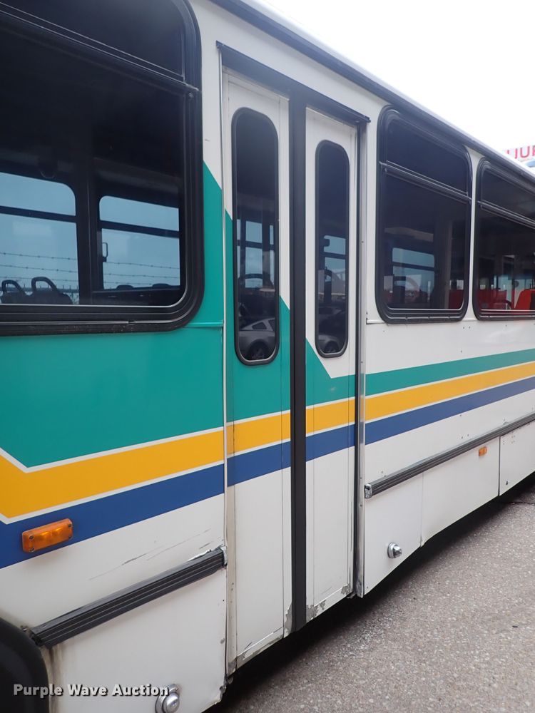 image for item DJ5626 2006 Gillig Phantom C29D096N4  transit bus