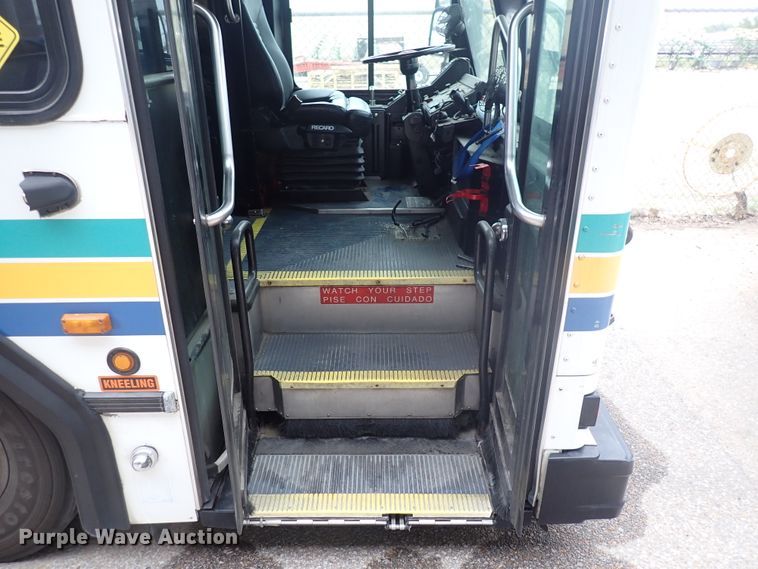 image for item DJ5627 2006 Gillig Phantom C29D096N4  transit bus