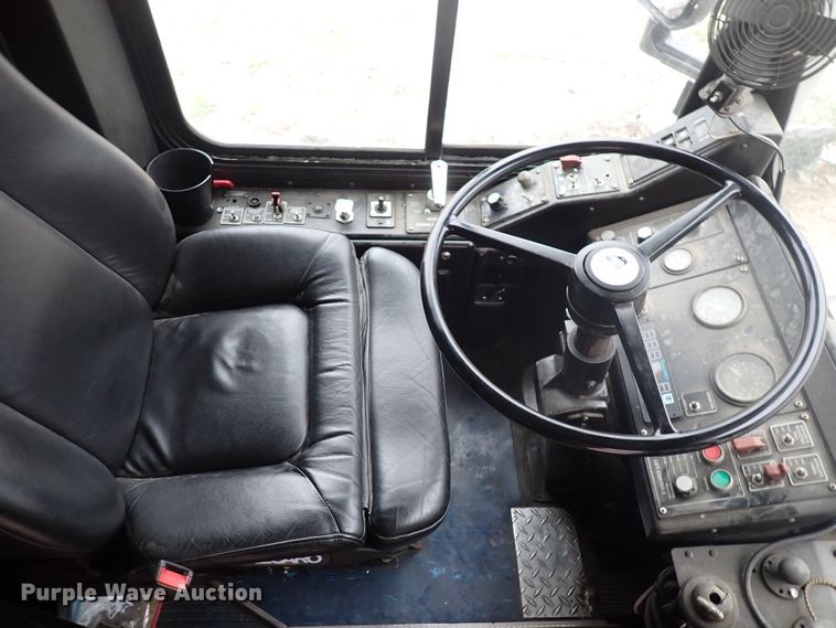 image for item DJ5627 2006 Gillig Phantom C29D096N4  transit bus