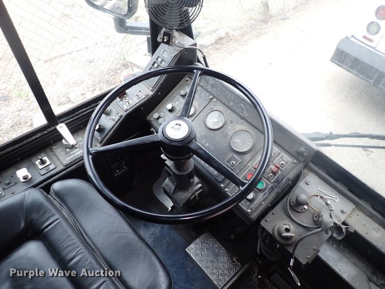 image for item DJ5627 2006 Gillig Phantom C29D096N4  transit bus