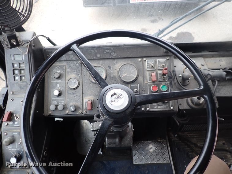 image for item DJ5627 2006 Gillig Phantom C29D096N4  transit bus