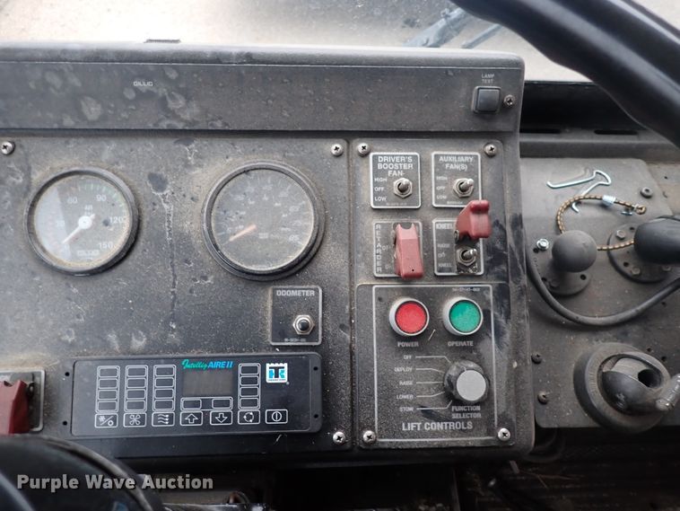 image for item DJ5627 2006 Gillig Phantom C29D096N4  transit bus