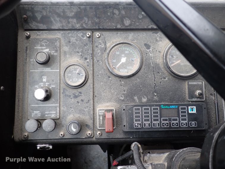 image for item DJ5627 2006 Gillig Phantom C29D096N4  transit bus